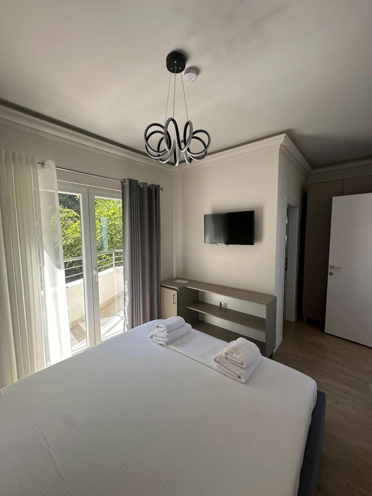 Hotel Demoli โปกราเดซ ภายนอก รูปภาพ
