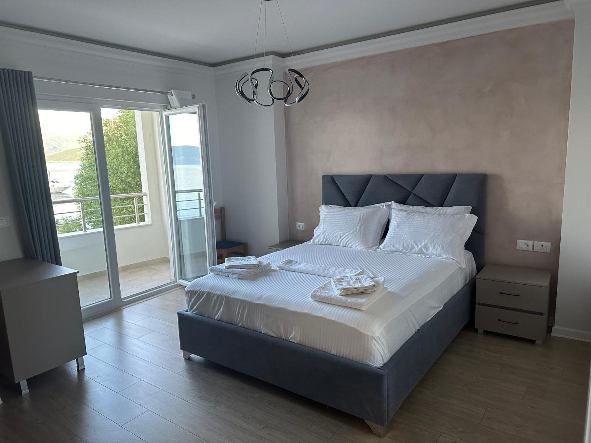 Hotel Demoli โปกราเดซ ภายนอก รูปภาพ