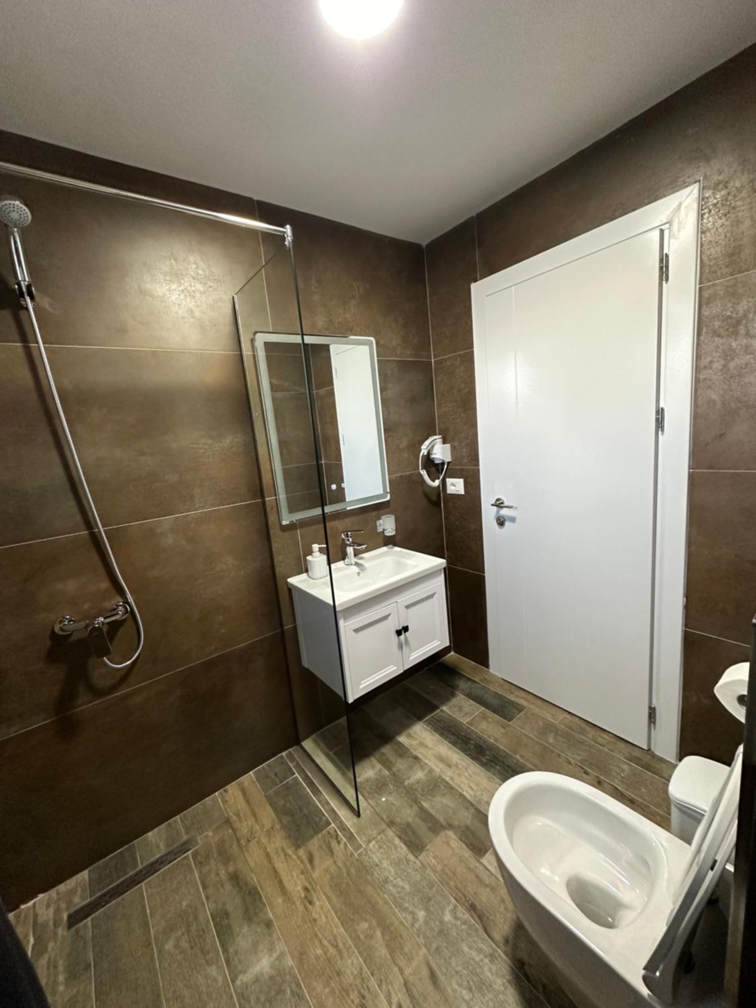 Hotel Demoli โปกราเดซ ภายนอก รูปภาพ