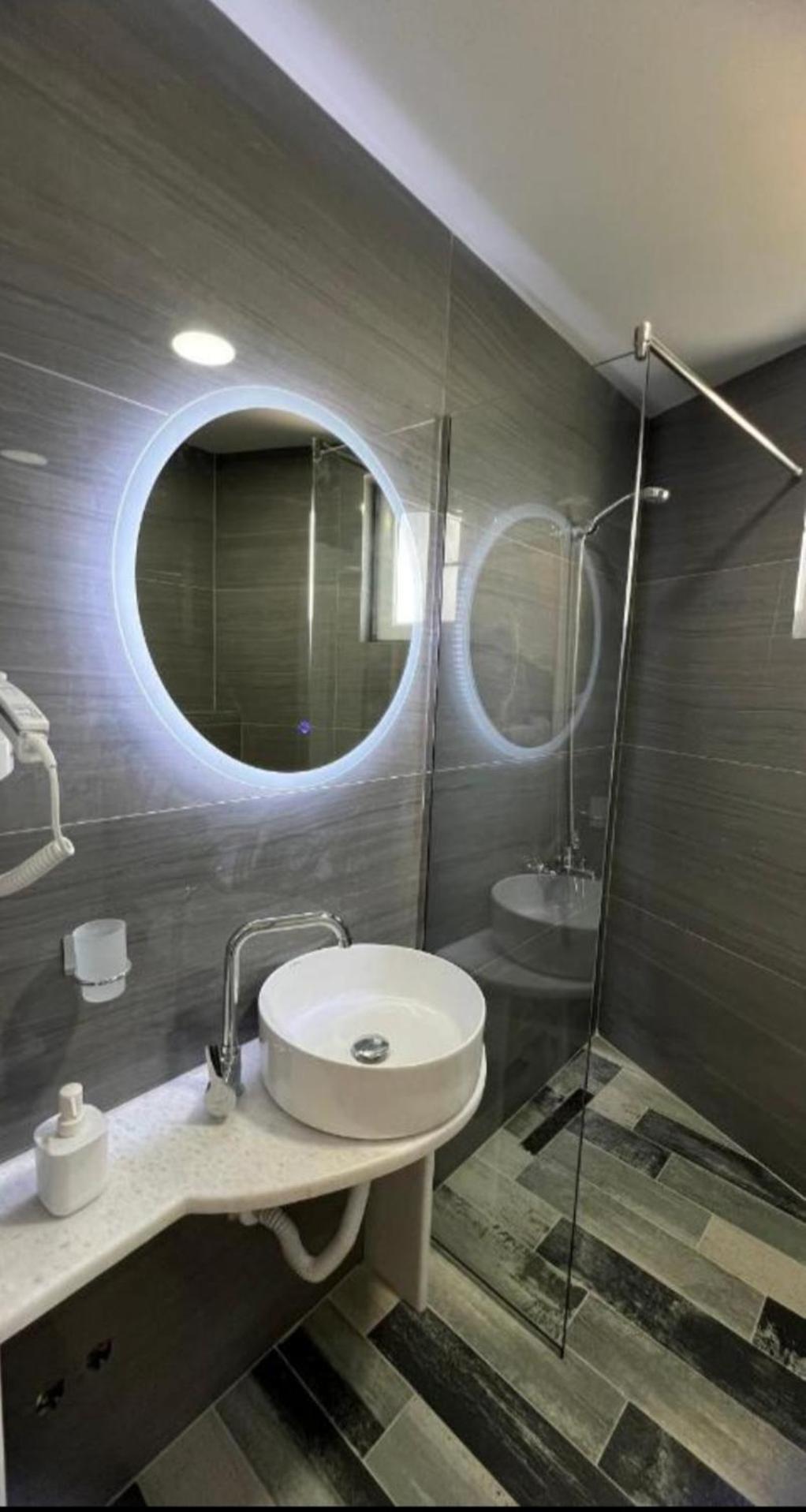 Hotel Demoli โปกราเดซ ภายนอก รูปภาพ