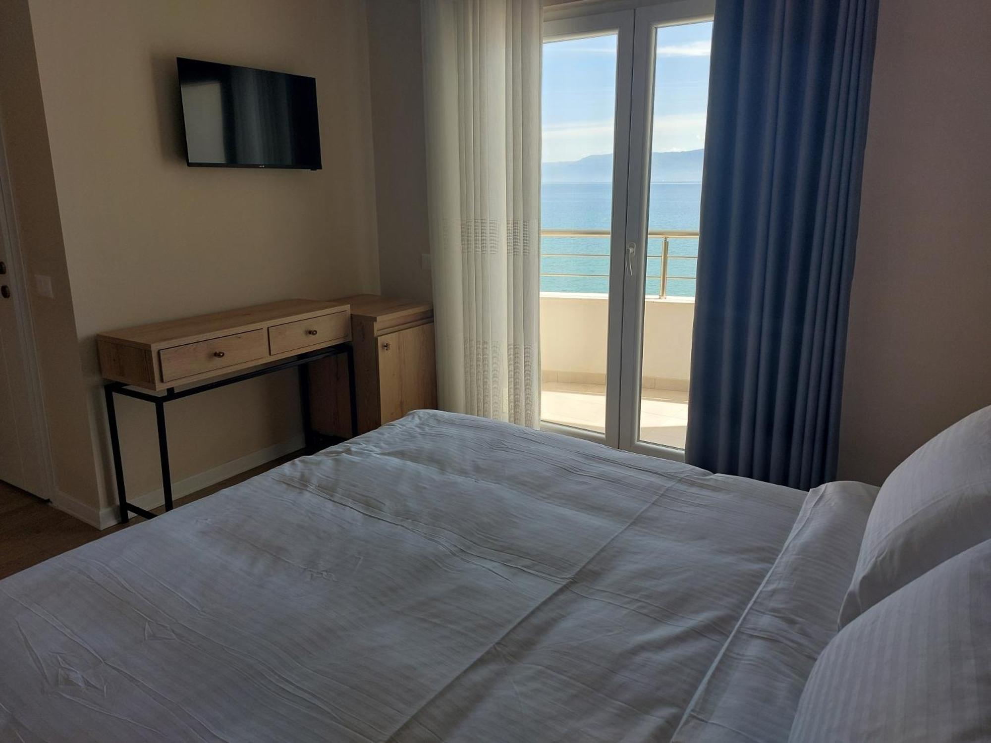 Hotel Demoli โปกราเดซ ภายนอก รูปภาพ