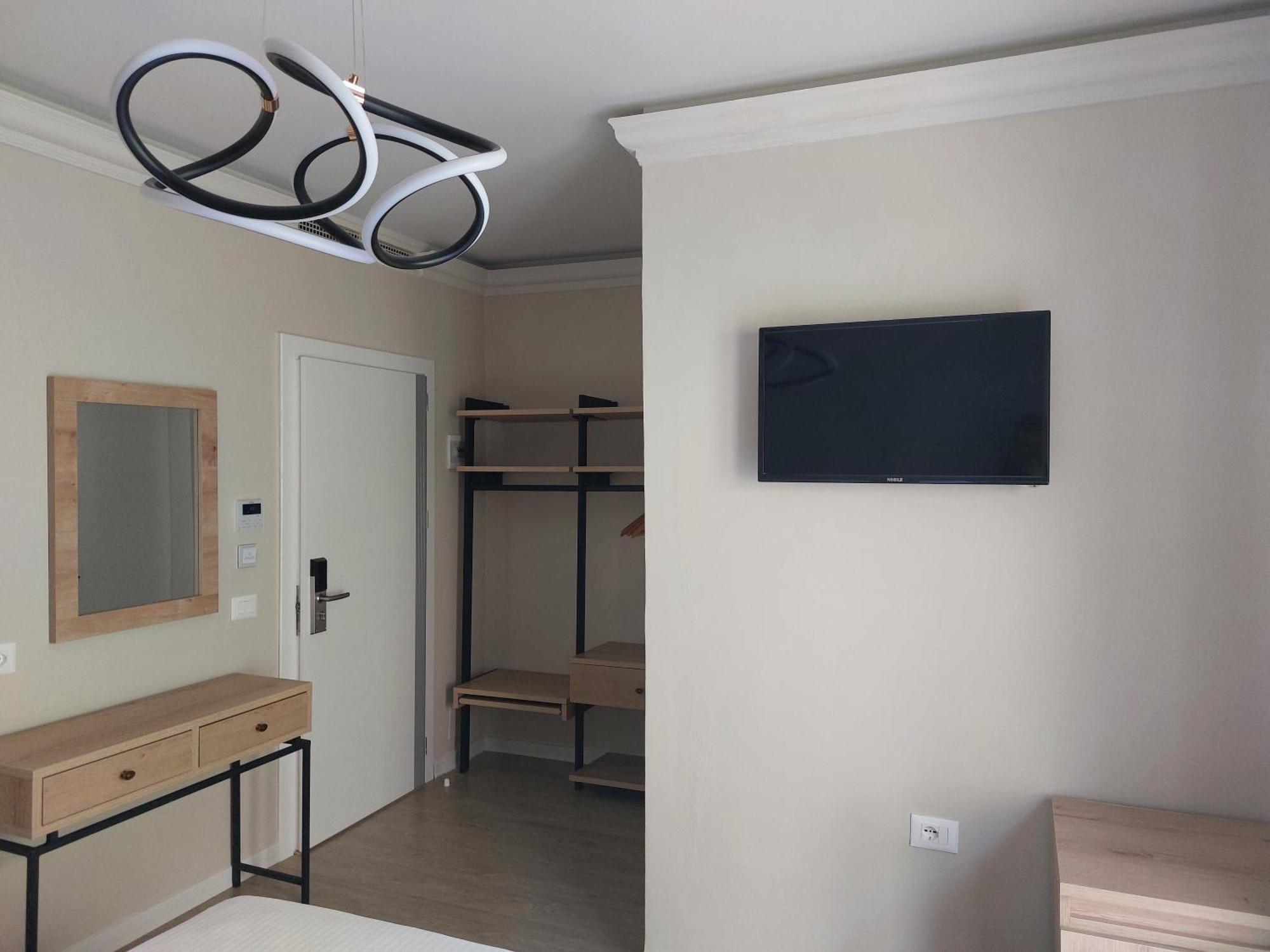 Hotel Demoli โปกราเดซ ภายนอก รูปภาพ