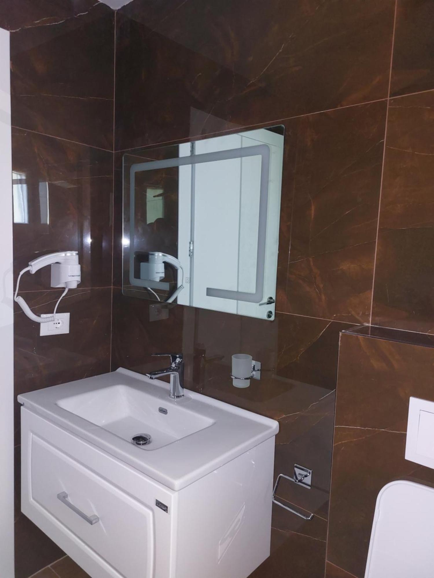 Hotel Demoli โปกราเดซ ภายนอก รูปภาพ