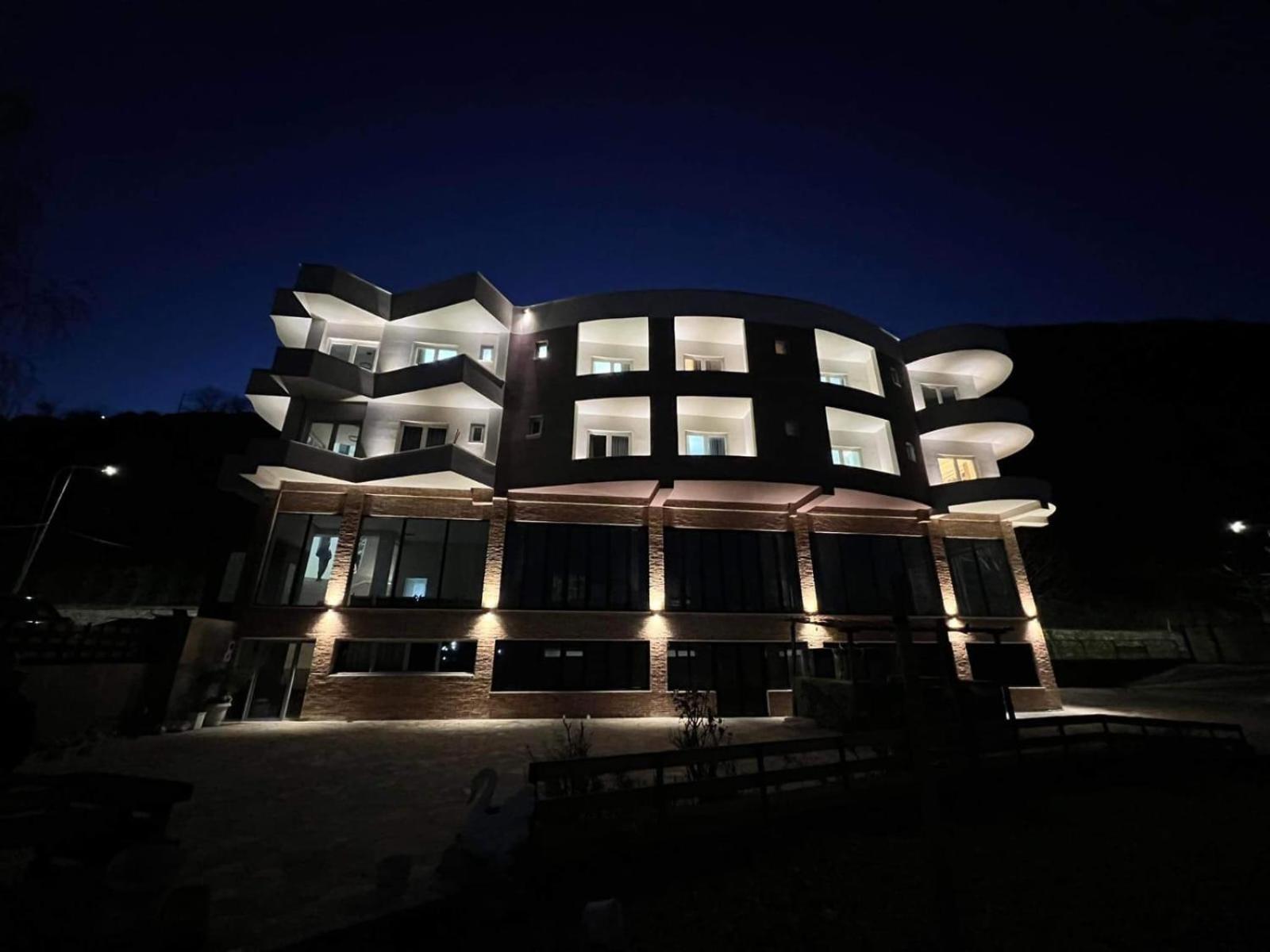 Hotel Demoli โปกราเดซ ภายนอก รูปภาพ